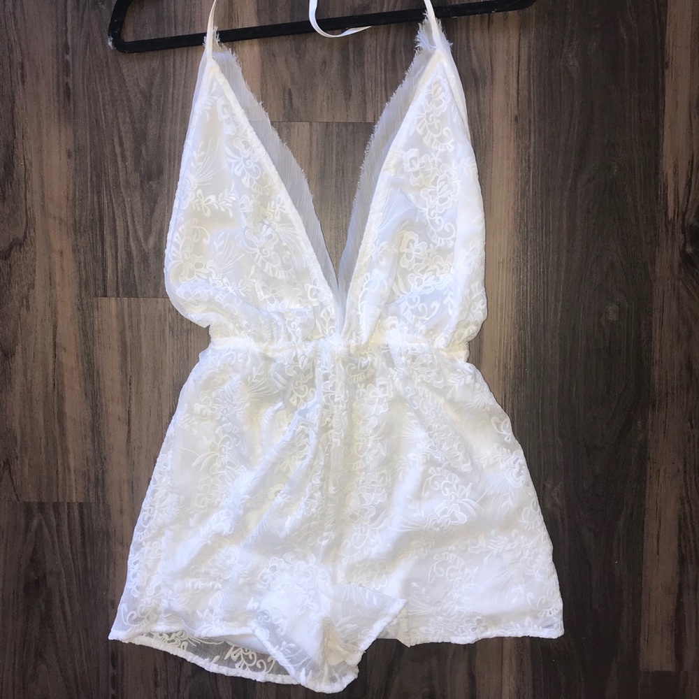 Kendal and Kylie white lace romper never worn!!